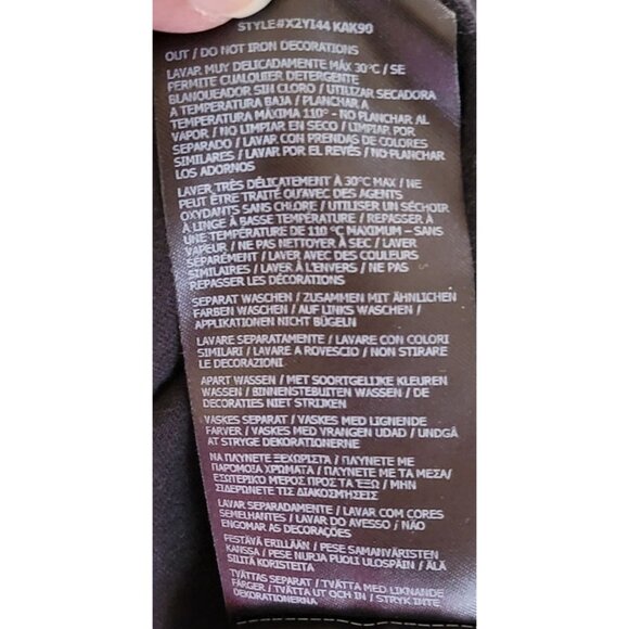 Vintage Guess Men's Doyd Logo Black T-Shirt with Embossed Letters - Picture 7 of 8